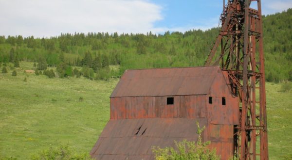 Ths Incredible Hike In Colorado Will Lead You Straight To An Abandoned Gold Mine