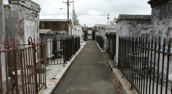 A Famous Voodoo Queen Was Buried In This Cemetery In Louisiana That Only The Brave Enter