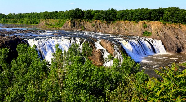 7 Unbelievable New York Waterfalls Hiding In Plain Sight… No Hiking Required