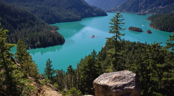 You Haven’t Lived Until You’ve Experienced This Beautiful Lake In Washington