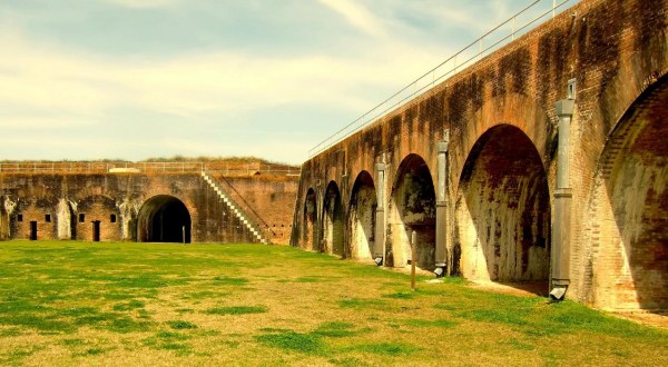 The Remnants Of This Historic Fortress In Alabama Are Hauntingly Beautiful