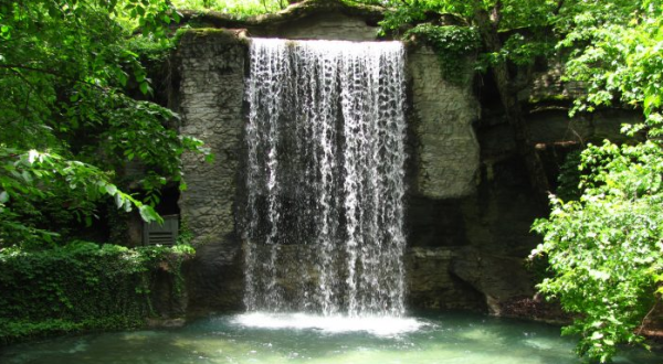 12 Unbelievable Missouri Waterfalls Hiding In Plain Sight… No Hiking Required