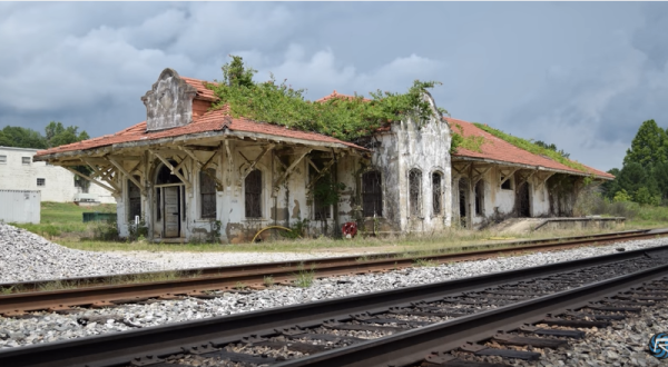 This Timelapse Footage Of An Abandoned Railroad Station In Alabama Is Eerily Beautiful