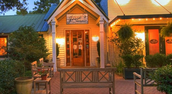 Here Are The 11 Most Romantic Restaurants In Alabama… And You’re Going To Love Them