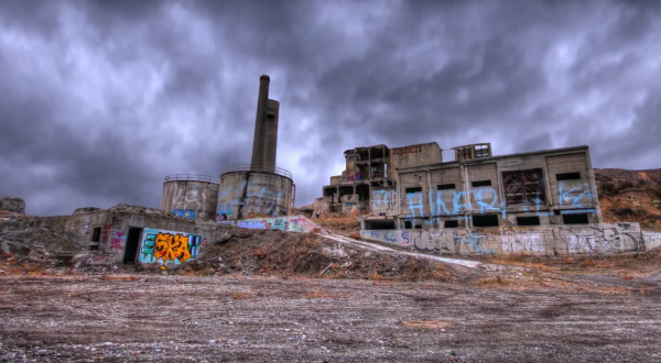 The Remnants Of This Abandoned Factory In Oregon Are Hauntingly Beautiful