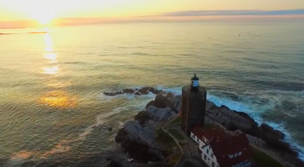 The Golden Sunrise Over This Historic Lighthouse In Maine Is Unbelievably Beautiful