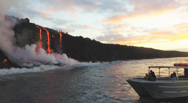 This Volcano In Hawaii Just Set The Ocean On Fire And It’s Completely Mesmerizing