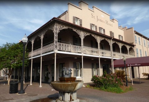 You'll Never Forget Your Stay At The Most Haunted Hotel In Alabama