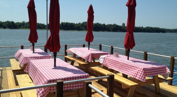 6 Illinois Restaurants Right On The River That You’re Guaranteed To Love