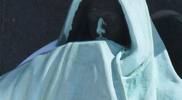 What You Will Find In This Illinois Cemetery Will Give You Nightmares