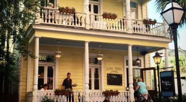 You’ll Never Forget Your Visit To This Haunted Restaurant In South Carolina