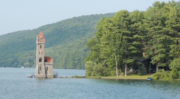 Most People Have No Idea This Stunning Castle In New York Even Exists