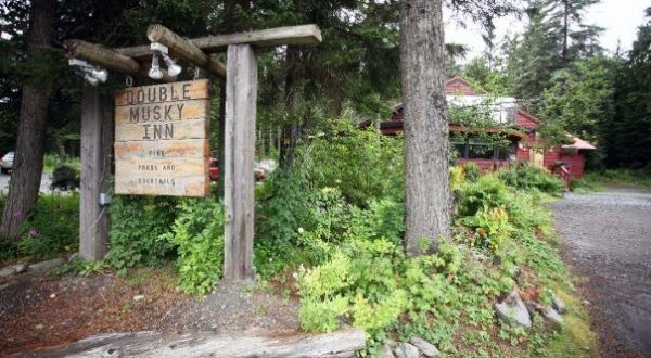 There’s No Restaurant In The World Like The Unique Double Musky Inn In Alaska