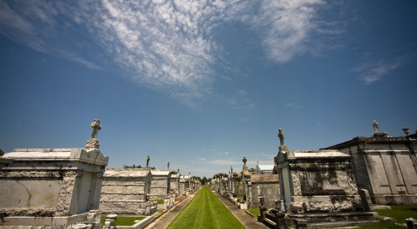 These 9 Haunted Cemeteries in Louisiana Are Not For the Faint of Heart