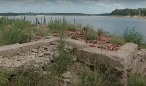 Most People Have No Idea There's An Underwater Ghost Town Hiding In Indiana