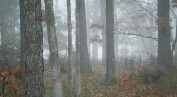 Visiting This Haunted Mississippi Cemetery Will Give You Goosebumps