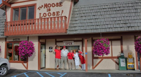 This Tiny Shop In Alaska Serves Apple Fritters That Are To Die For