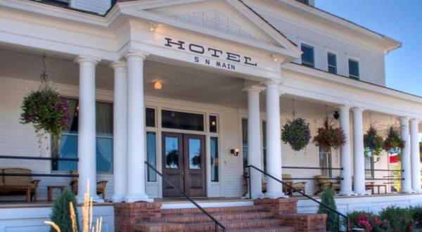 These 7 Haunted Hotels In Montana Will Make Your Stay A Nightmare