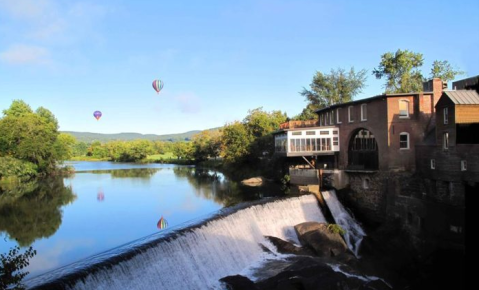 This One Unique Restaurant In Vermont Will Give You An Unforgettable Experience