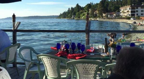 These 12 Beachfront Restaurants In Washington Are Out Of This World