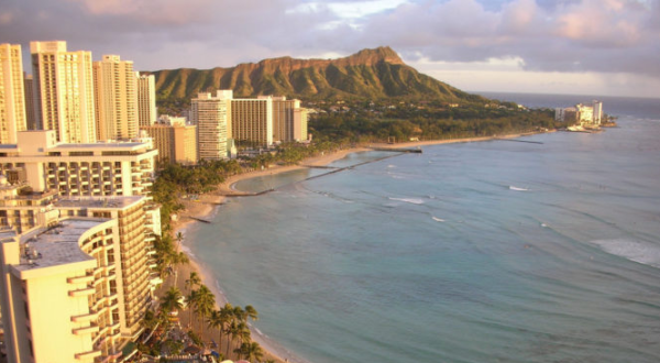 Here Are 14 Unforgettable Things You Will Only See In Waikiki