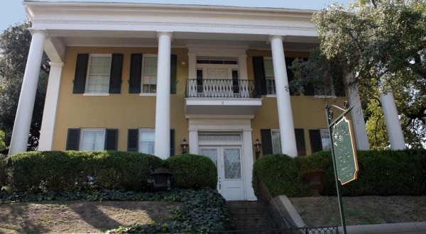 Step Inside One Of The Most Haunted B&Bs In Mississippi