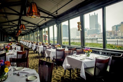 9 Pittsburgh Restaurants Right On The River That You’re Guaranteed To Love