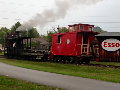 A Trip On This Scenic Train Ride In West Virginia Will Make Your Summer Complete
