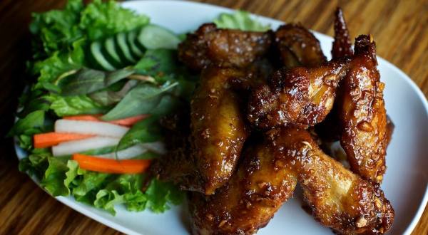 These 9 Restaurants Serve The Best Wings In Oregon