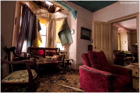 There's Something Tragic About This Abandoned Home That's Almost Perfectly Preserved