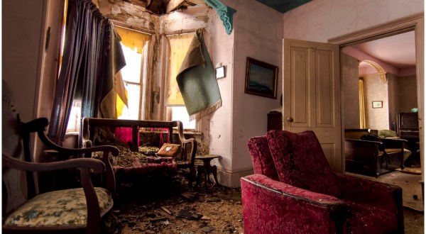 There’s Something Tragic About This Abandoned Home That’s Almost Perfectly Preserved