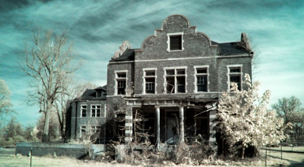The Stories Behind These 5 Haunted Hospitals In The U.S. Are Undeniably Creepy