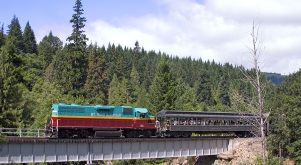 This Epic Train Ride Near Portland Will Give You An Unforgettable Experience