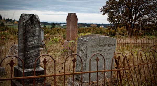 Here Are The 10 Best Places To Spot A Ghost In Oregon