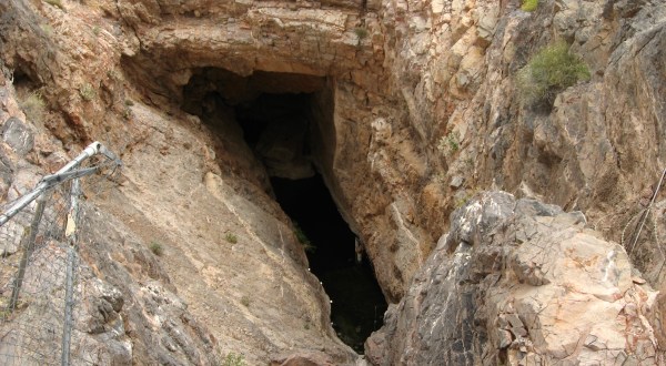 The Story Behind Nevada’s Devils Hole Is Both Creepy And Fascinating
