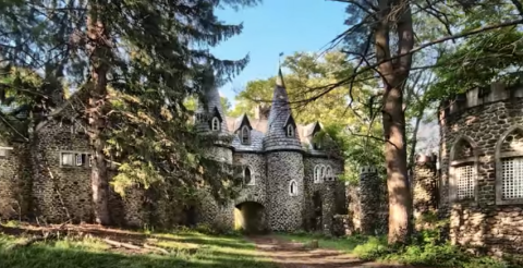 The Abandoned Castle In New York Looks Like Something Out Of A Fairy Tale