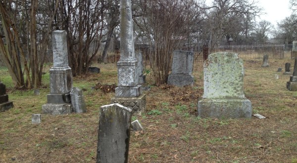 6 Disturbing Cemeteries Around Austin That Will Give You Goosebumps