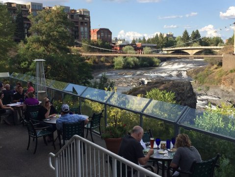 8 Washington Restaurants Right On The River That You’re Guaranteed To Love