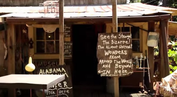 You Don’t Have To Leave Your Car To Enjoy This Quirky Alabama Museum
