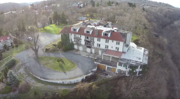 Nature Is Reclaiming This Vacant Hilltop Hotel In Harpers Ferry
