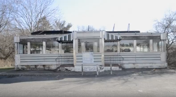 A Look Inside This Abandoned 1950s New Jersey Diner Is Fascinating