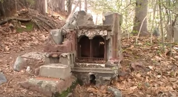 Most People Have No Idea There’s An Entire Abandoned Village Hiding In Connecticut