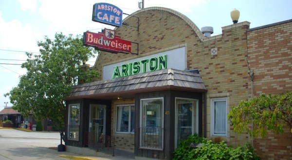 Here Are 10 Mouthwatering And Historic Route 66 Restaurants You’ll Only Find In Illinois