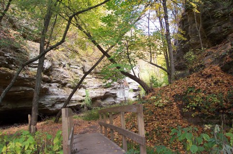 10 Easy Hikes To Add To Your Outdoor Bucket List In Illinois