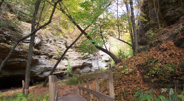 10 Easy Hikes To Add To Your Outdoor Bucket List In Illinois