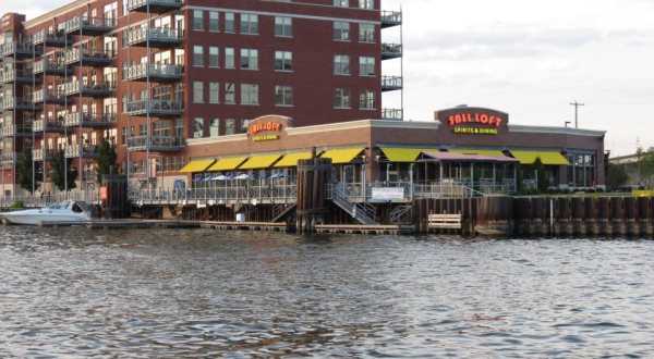 Enjoy These 10 Wisconsin Restaurants You Can Drive Your Boat Up To
