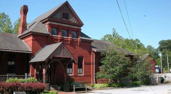This Old Train Station In Maryland Is Now A Restaurant And It’s Delightful