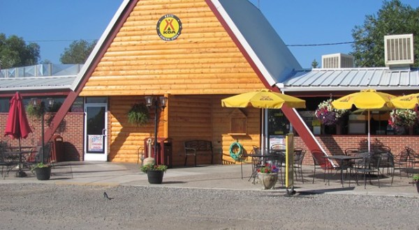 This Tiny Shop In Montana Serves Fried Chicken To Die For