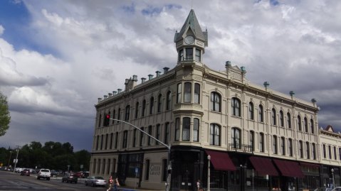 You Probably Won't Get Much Sleep At This Haunted Oregon Hotel