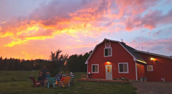 Stay At This Adorable Hostel In Minnesota For A New Kind Of North Shore Experience